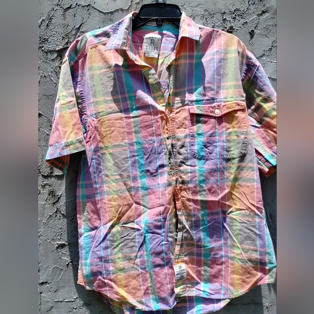 Colorful Plaid Men's Shirt.  SZ MEDIUM